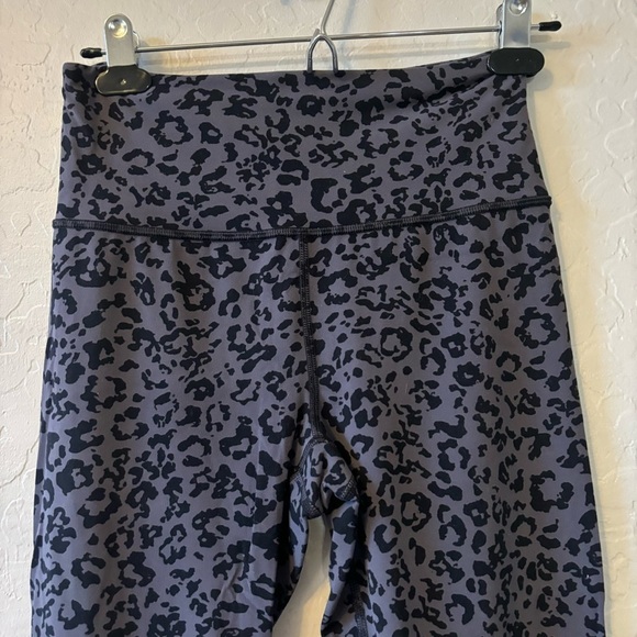 Athleta Elation Ultra High Rise Leopard Print Leggings Blue Purple Size S - Picture 3 of 7